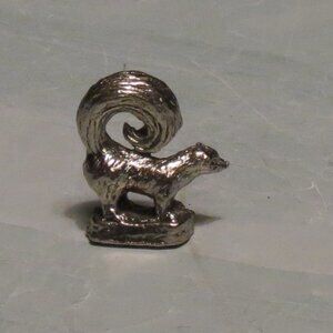 Vintage Miniature Pewter Skunk Figurine Approx 1"